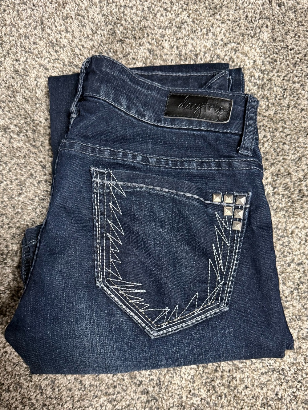 Daytrip Dark Blue Jeans with Embroidered Back Pockets